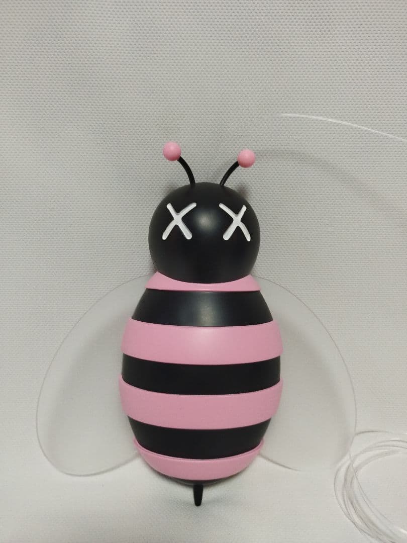 その他 KAWS X DIOR Pink Bee Store Display