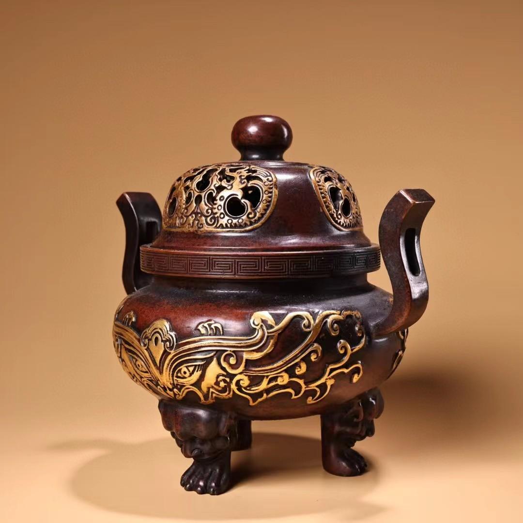 中国古美術・旧蔵鏨刻鎏金の獣面熏香炉・純赤銅细密彫・高浮彫・置物・茶道具・箱付き