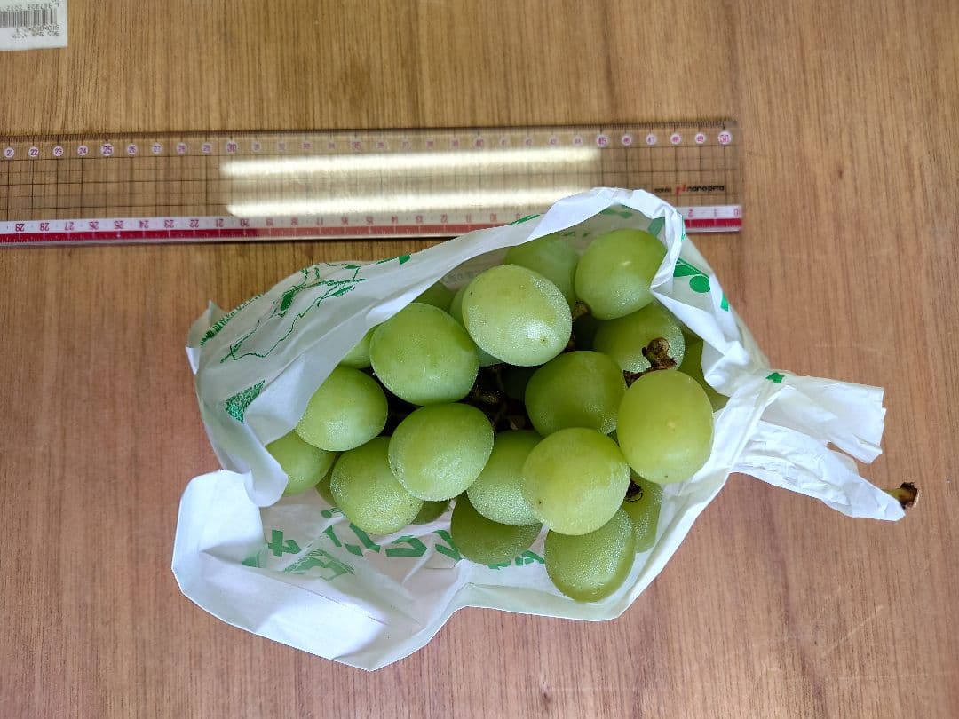 山梨県産　シャインマスカット秀品１０〜１２房