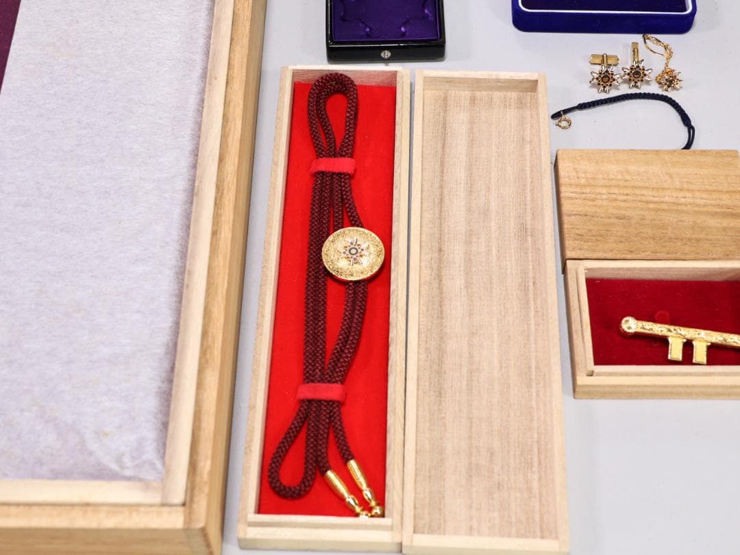 may　額装品　勲五等瑞宝章　勲章 内閣総理大臣 小泉純一郎　装飾品