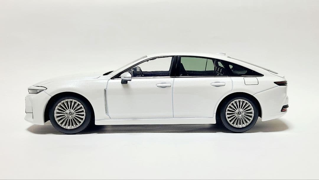 トヨタ クラウン セダン カラーサンプル