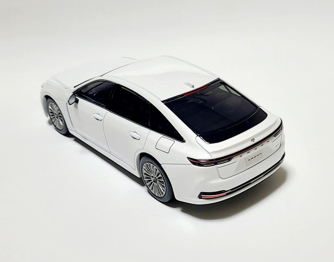 トヨタ クラウン セダン カラーサンプル