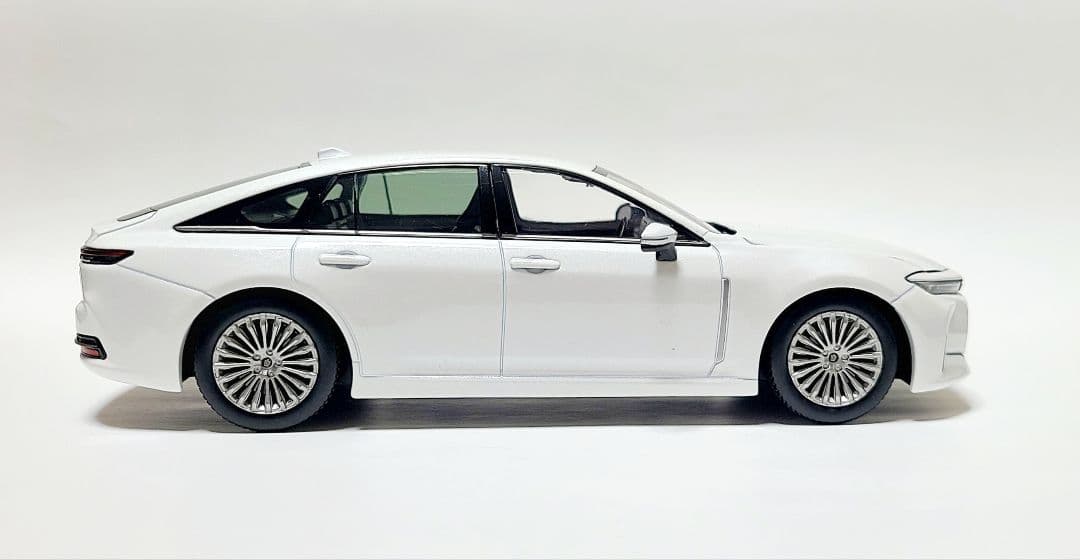 トヨタ クラウン セダン カラーサンプル