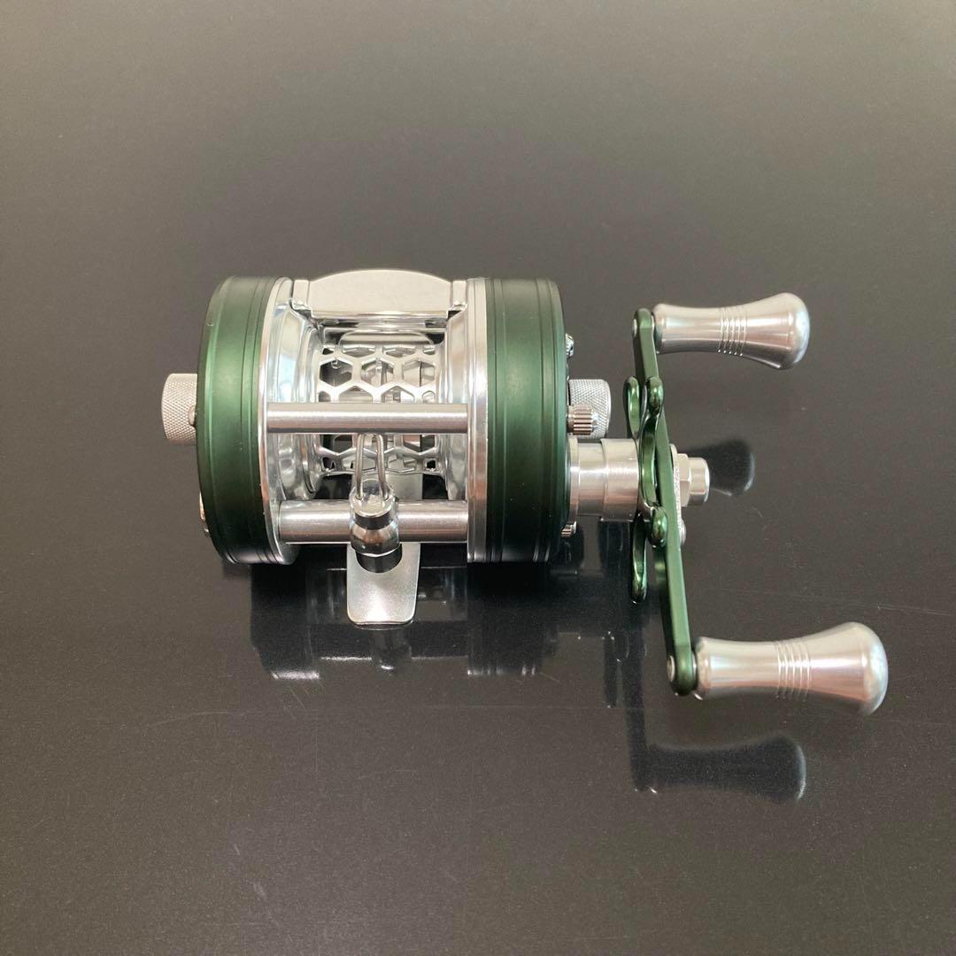 【新品】渓流ベイトリール 丸型リール トラウト用 シルバー／グリーン