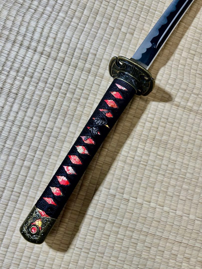 模造刀 太刀　※赤い鞘で刀身に樋のある刀！