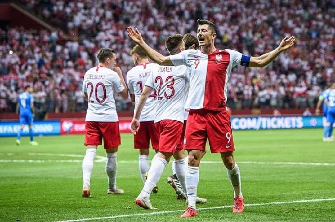 レヴァンドフスキ　ユニフォーム　ポーランド代表　100年記念　バルセロナ　ナイキ