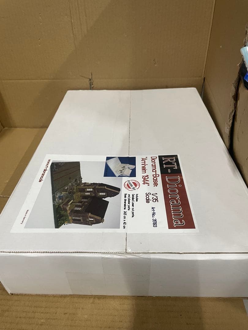 プラモデル　1/35 ディオラマベース：アルンヘム 1944 RTD35193