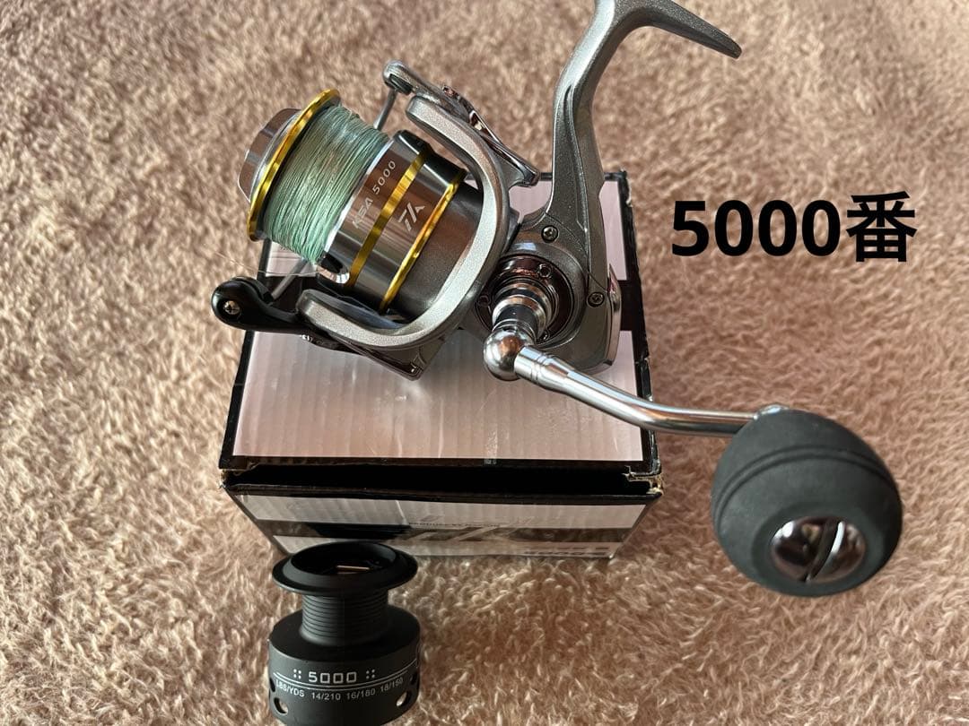 スピニングリール 5000番 未使用品 ライン 予備スプール 付き