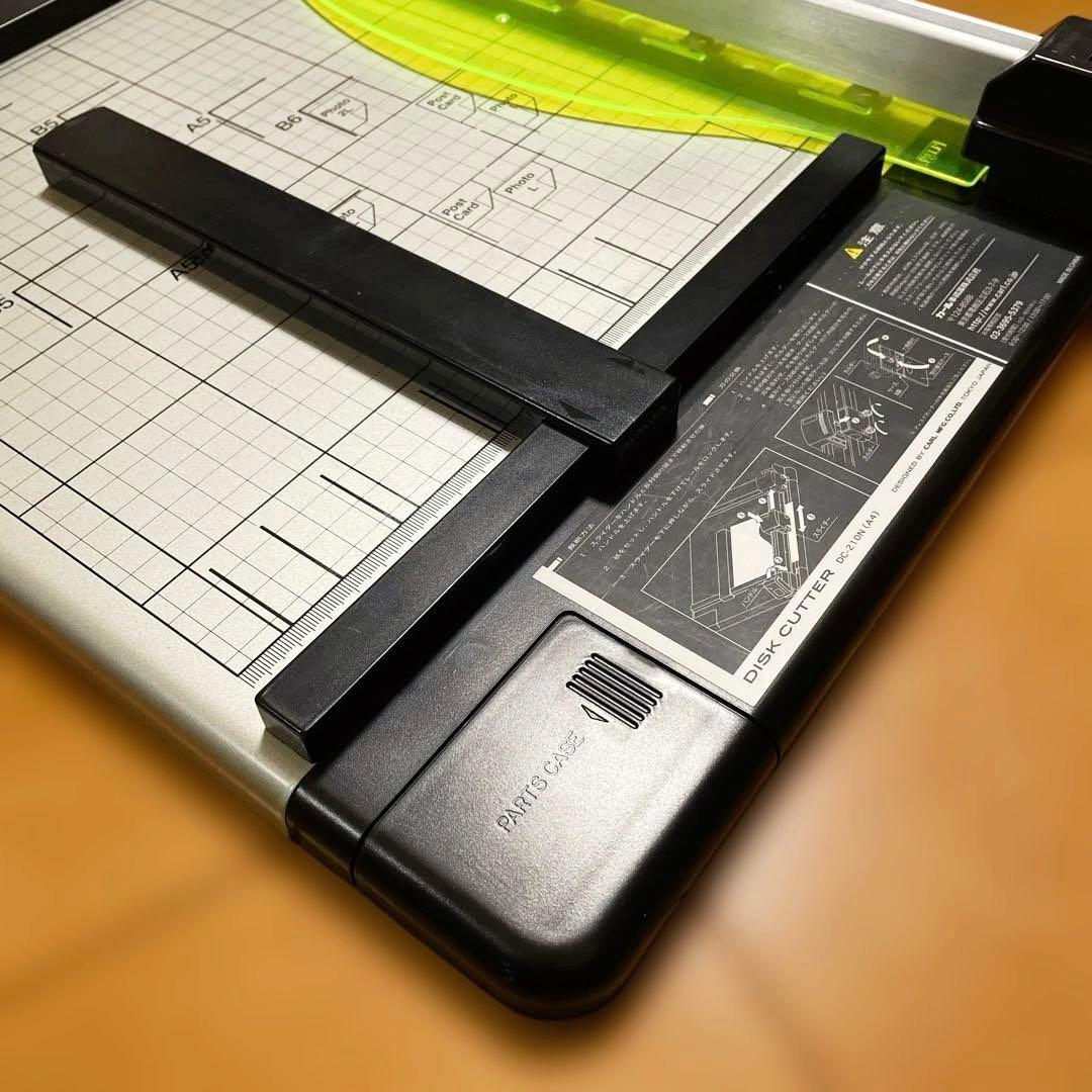 裁断機　CARL DC-210N