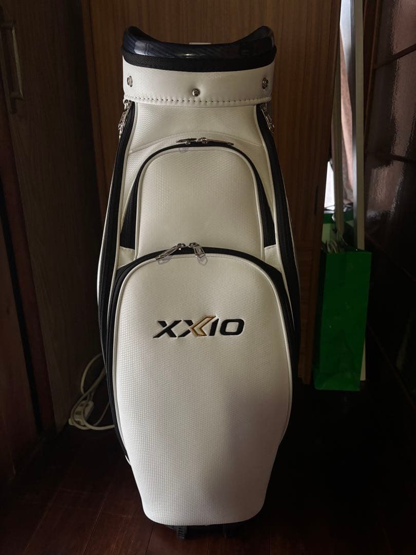 XXIO ゼクシオ　キャディバッグ　ホワイト/ネイビー　5分割