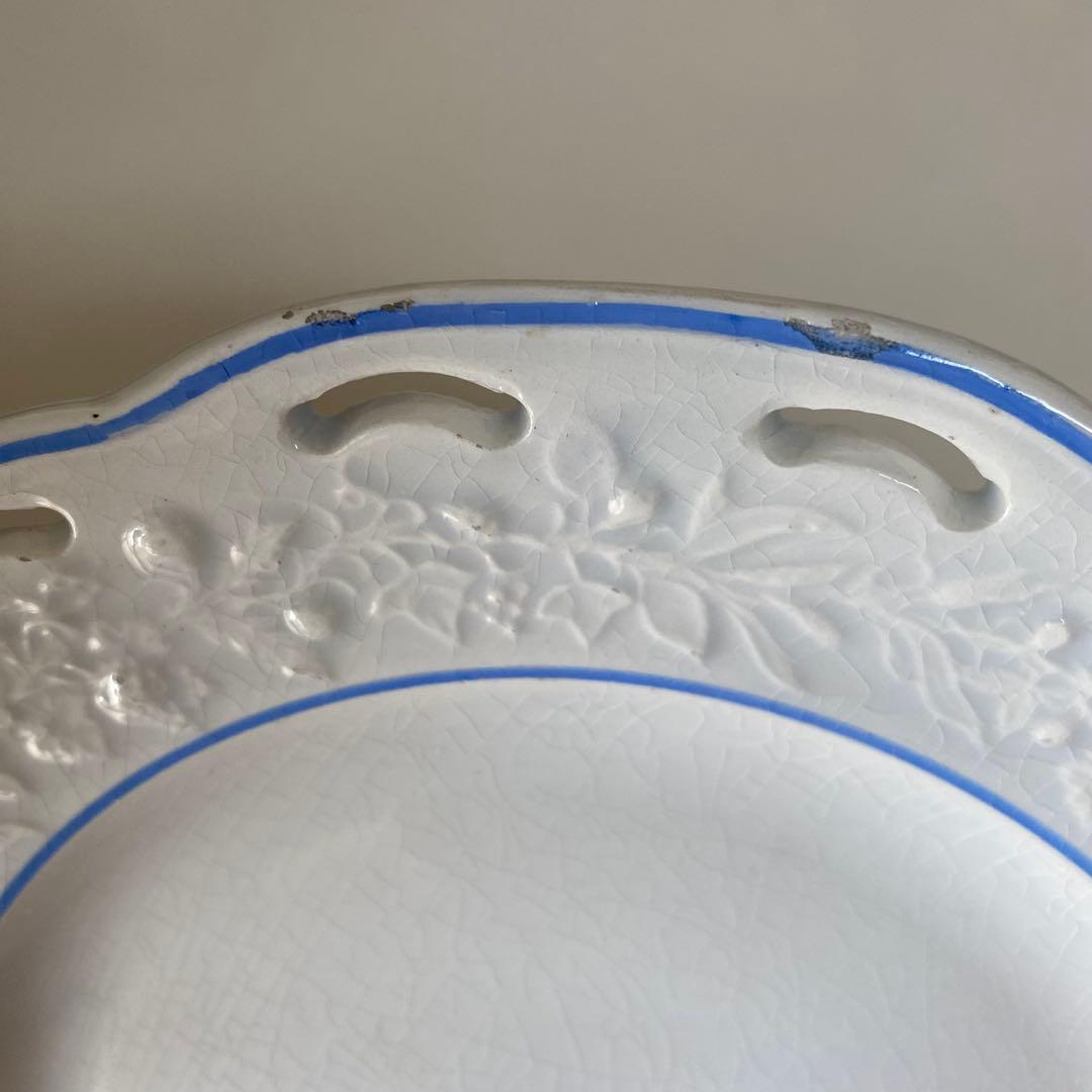 Choisy le Roi 白いレリーフのお皿