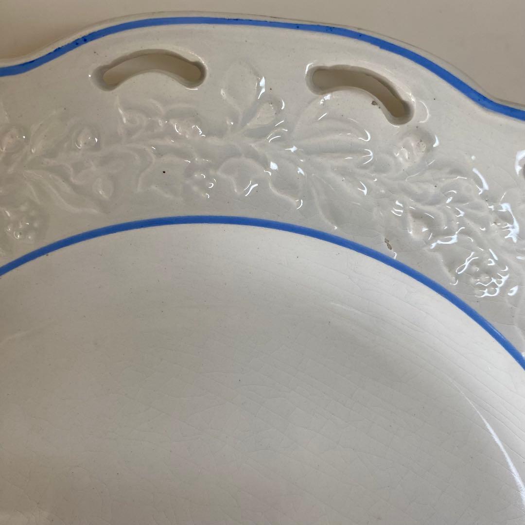 Choisy le Roi 白いレリーフのお皿