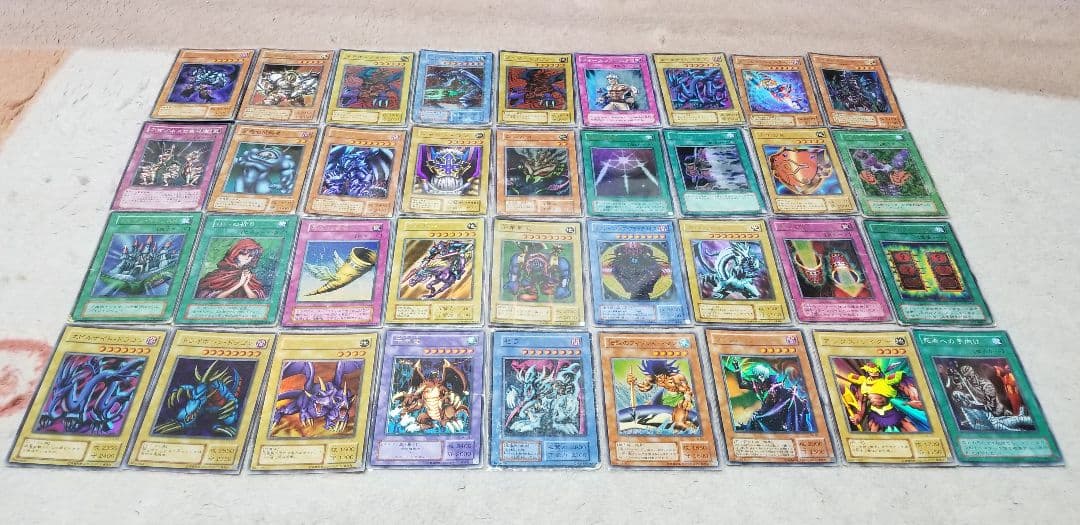 遊戯王カード　まとめ売り100枚（初期カード〜スーパーレア以上のカード）