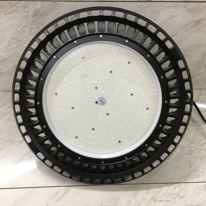 新品　200w LED 工場用　倉庫用　照明　ライト　水銀灯