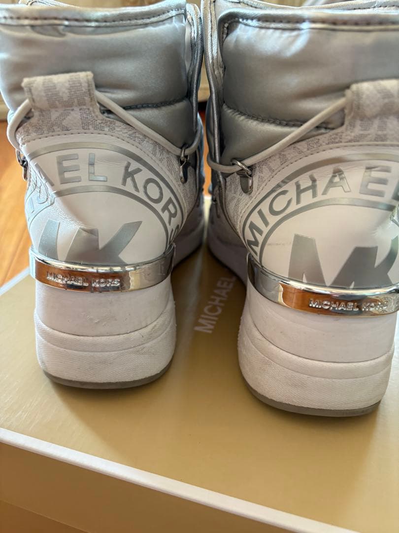 MICHAEL KORS シルバー ブーツ US 7.5M
