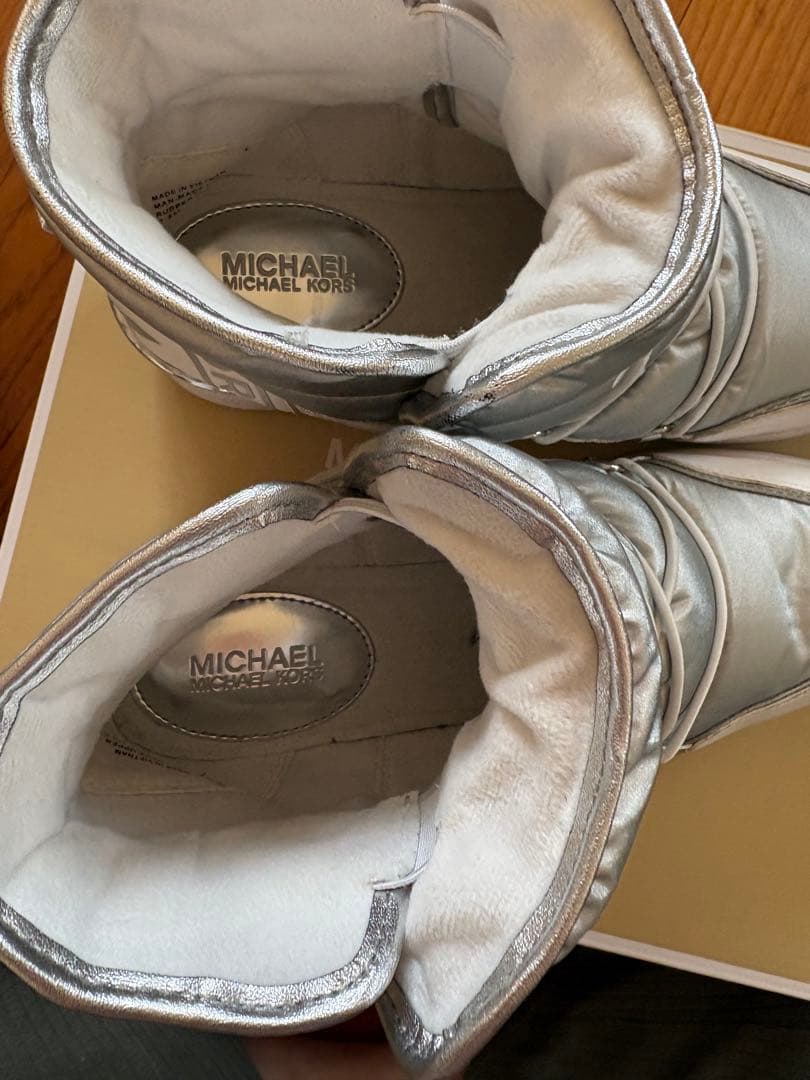 MICHAEL KORS シルバー ブーツ US 7.5M