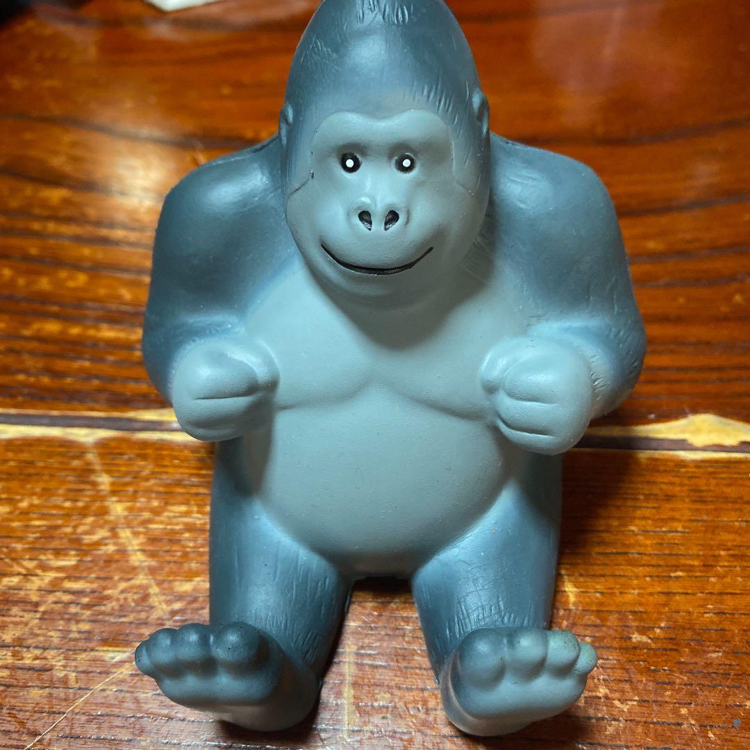 ゴリラの置き物