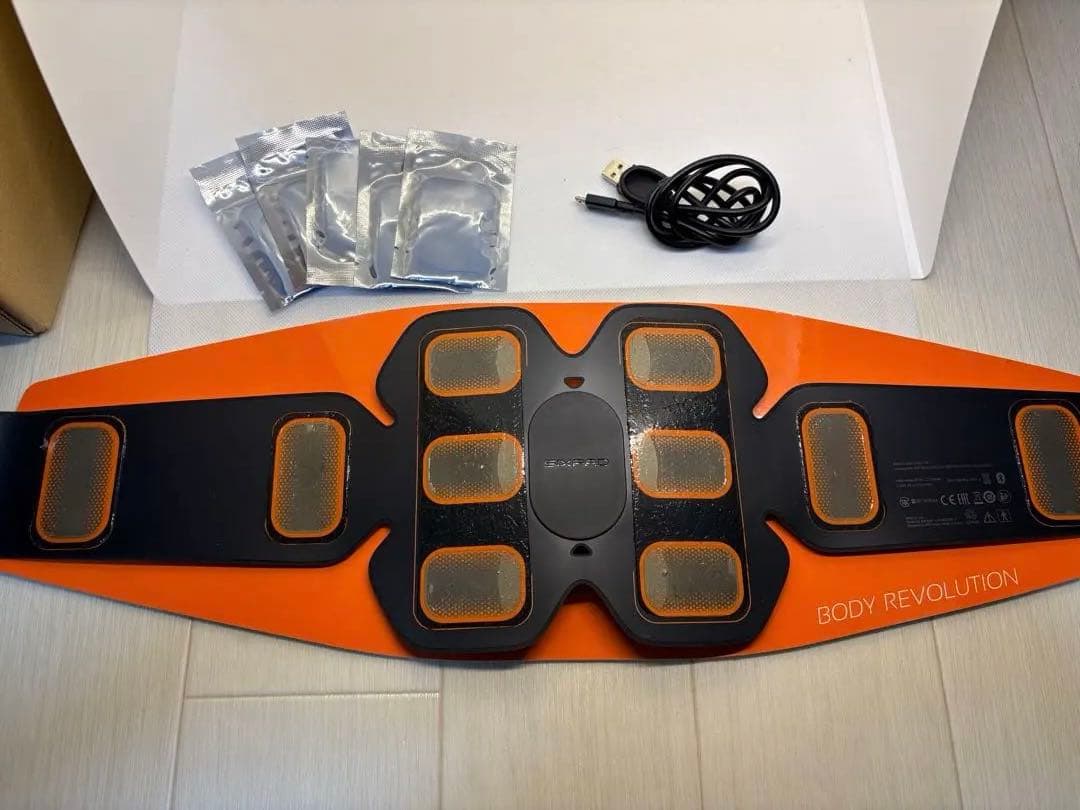 【超美品】新品パッド付　シックスパッド　アブズベルト　S/M/L