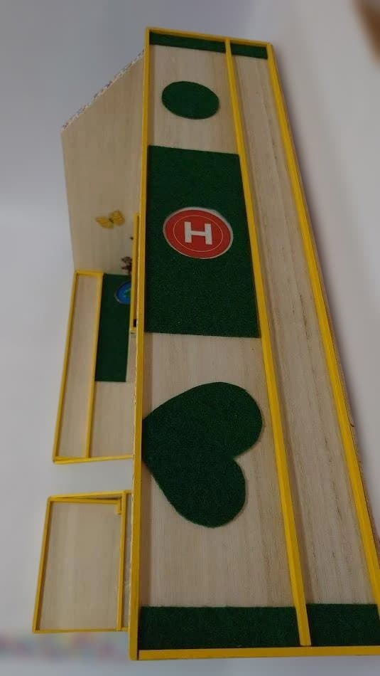 トミカ木製手作り駐車場（ビッグイエロ－）BY02