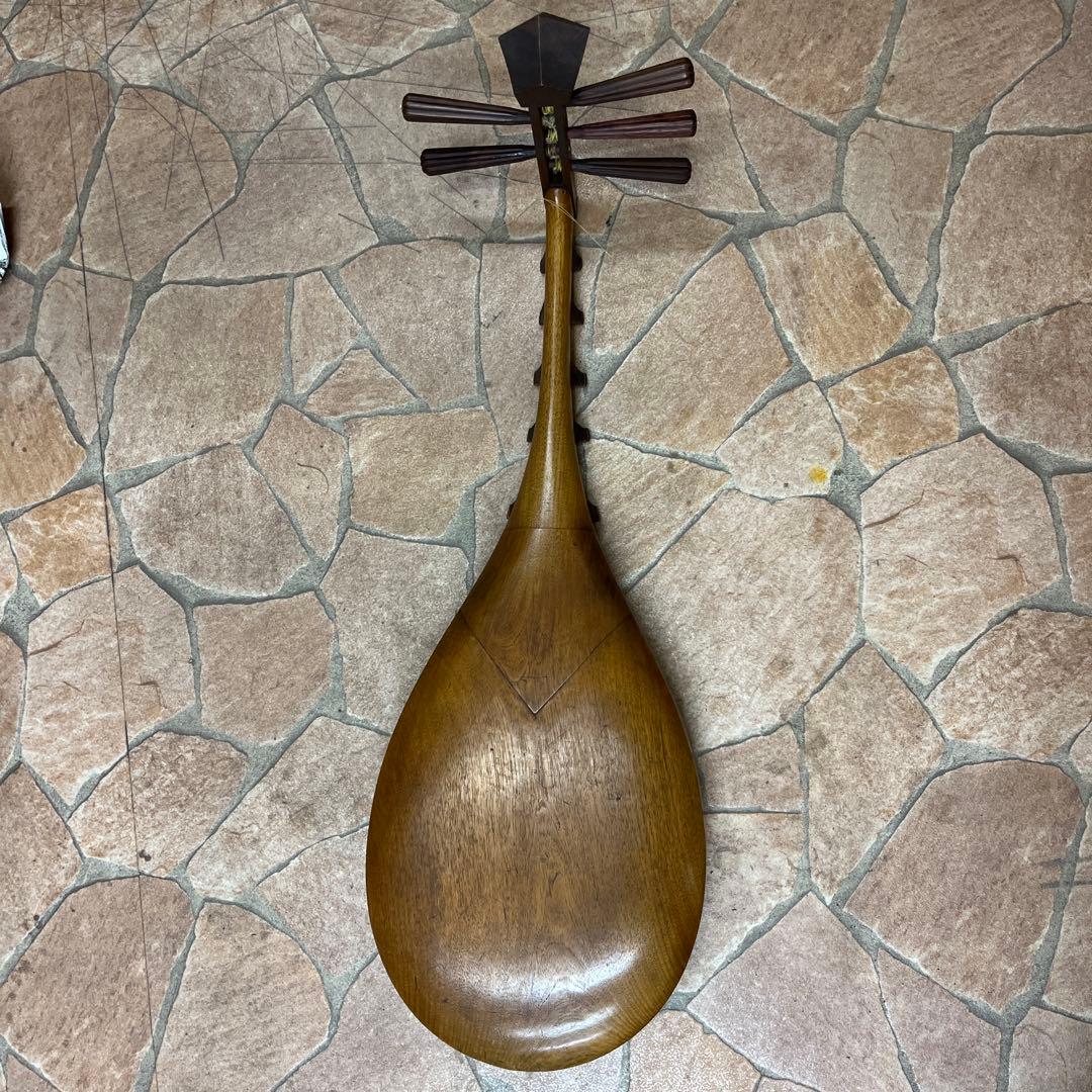 木製　琵琶　月の模様