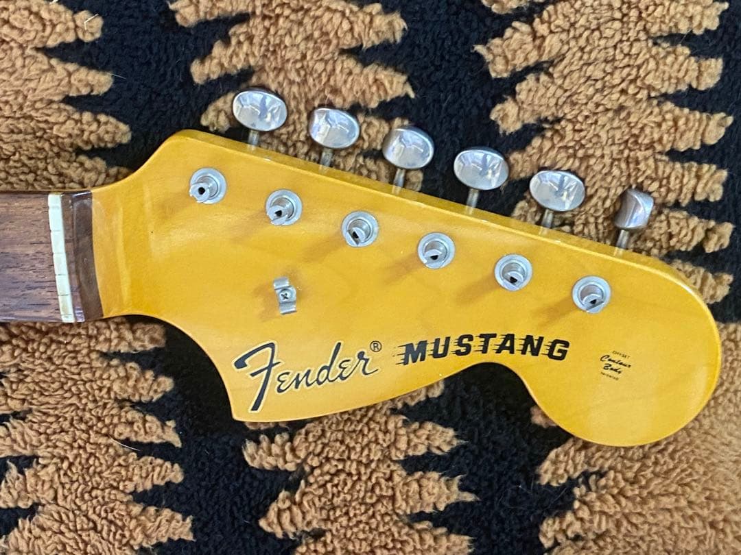 Fender Japan mustang アイボリー