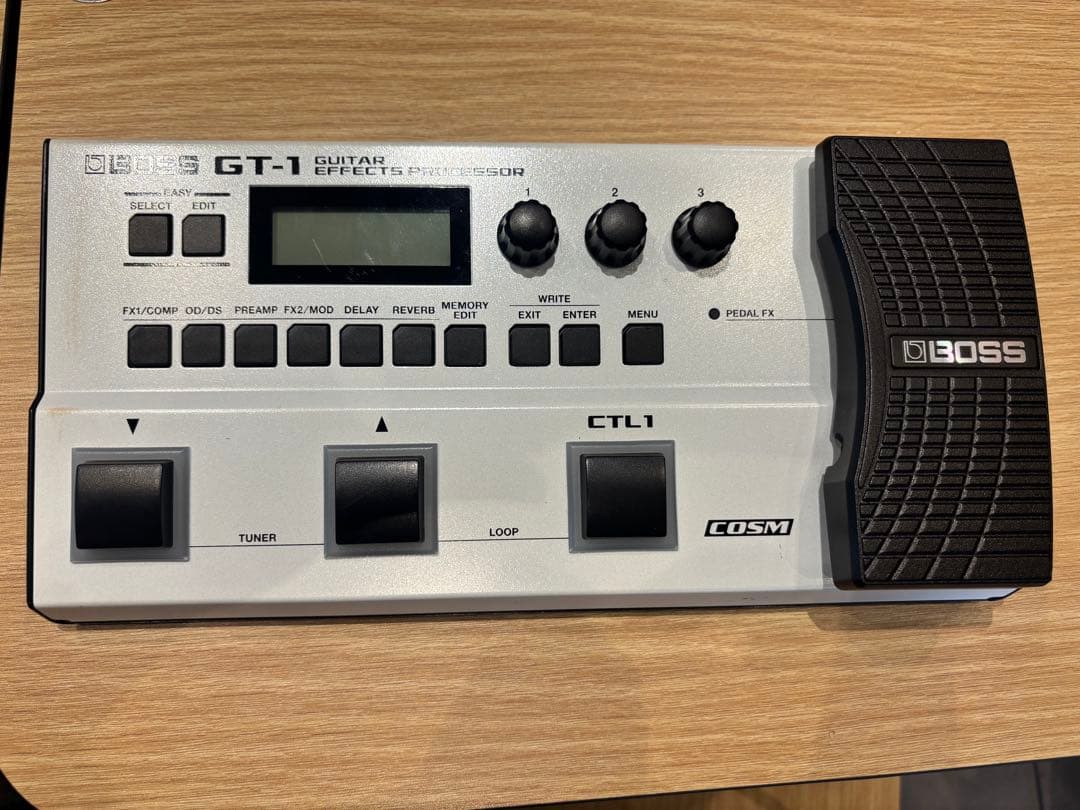 BOSS GT-1 ホワイト 限定カラー　ボス　マルチ•エフェクター