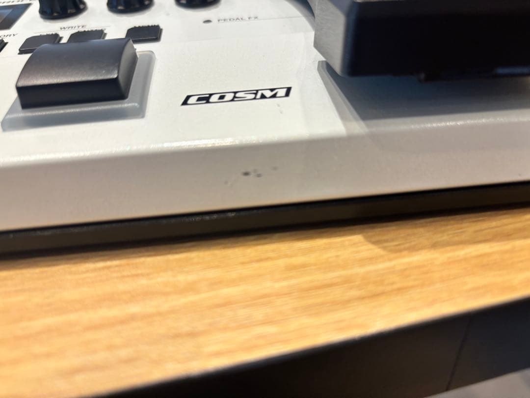 BOSS GT-1 ホワイト 限定カラー　ボス　マルチ•エフェクター