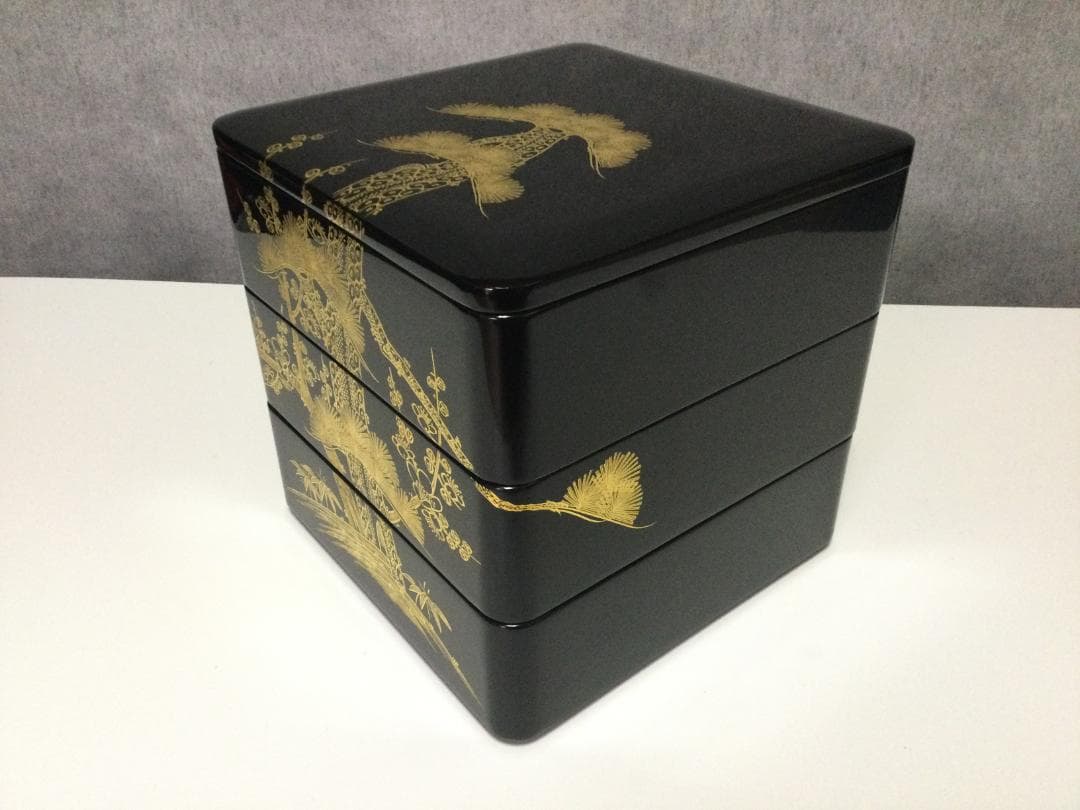 最終値下げです。【未使用 美品】 輪島塗 三段重 黒呂色 沈金 松 梅