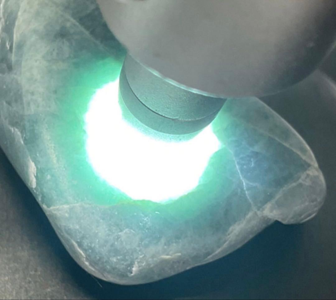 濃い水色　糸魚川翡翠66g ヒスイ　ひすい