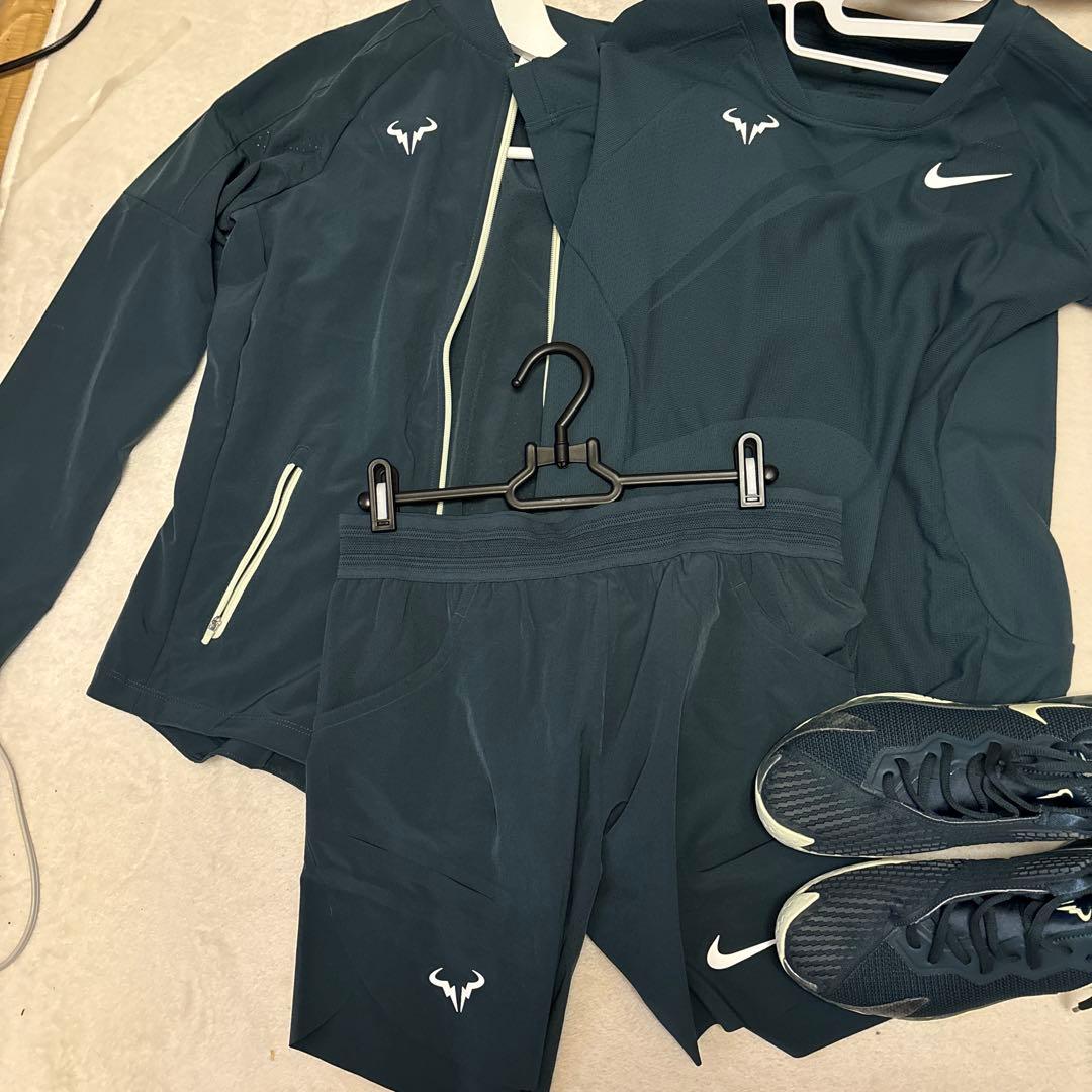 Nike ラファエル・ナダル Tシャツとショートパンツ、シューズ