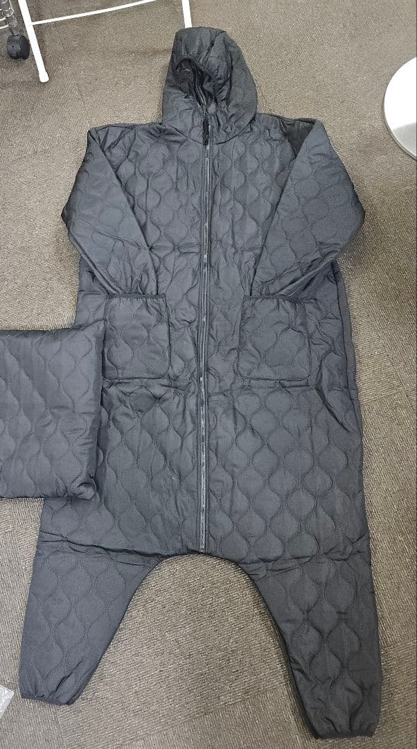 着る寝袋　黒S 車中泊 つなぎ　アウトドア　テレワーク　人気のモモンガ風