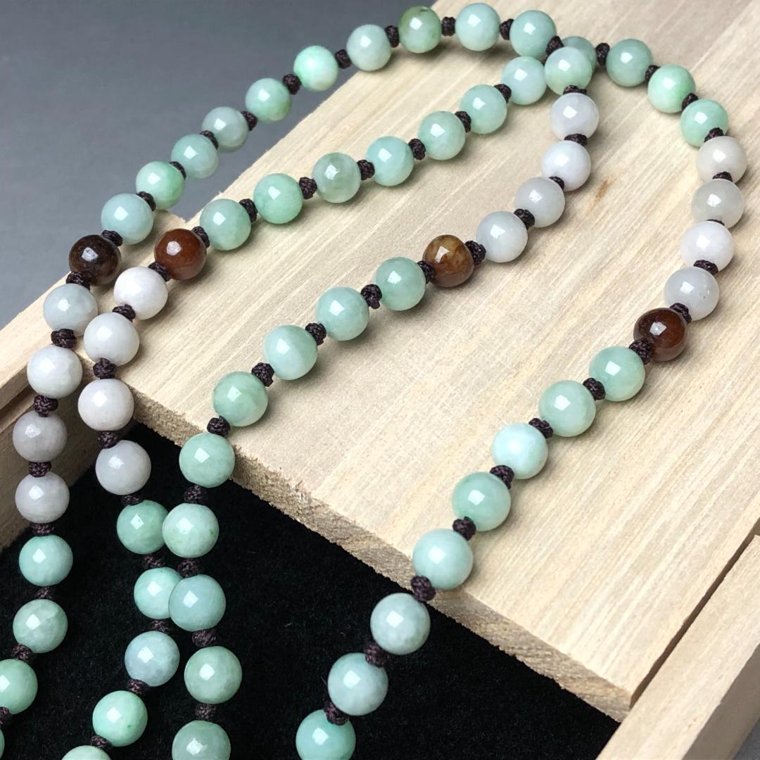 勾玉 翡翠　ヒスイ　糸魚川　翡翠　ペンダント　共箱