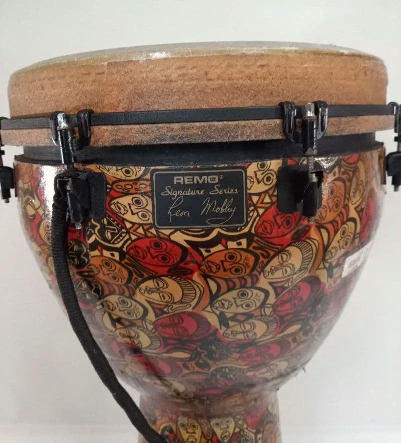 REMO ジャンベ 16インチ　貴重な【Leon Mobley】サイン入り