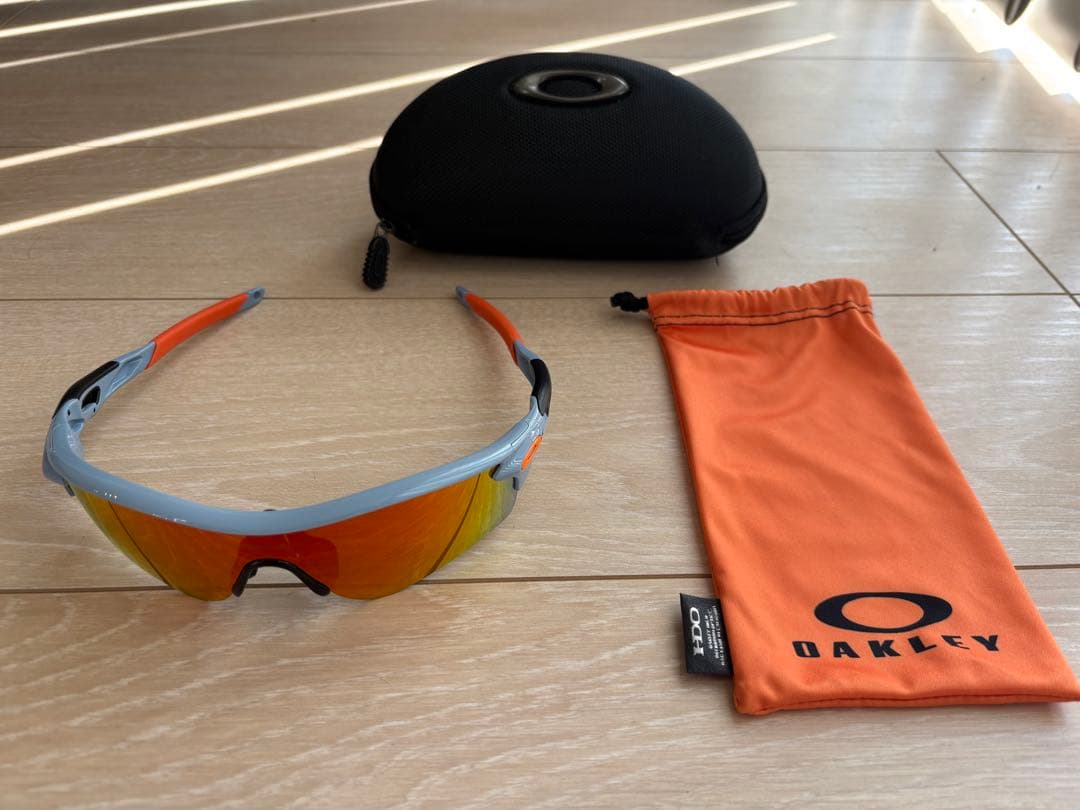 Oakley スポーツサングラス グレー/オレンジ