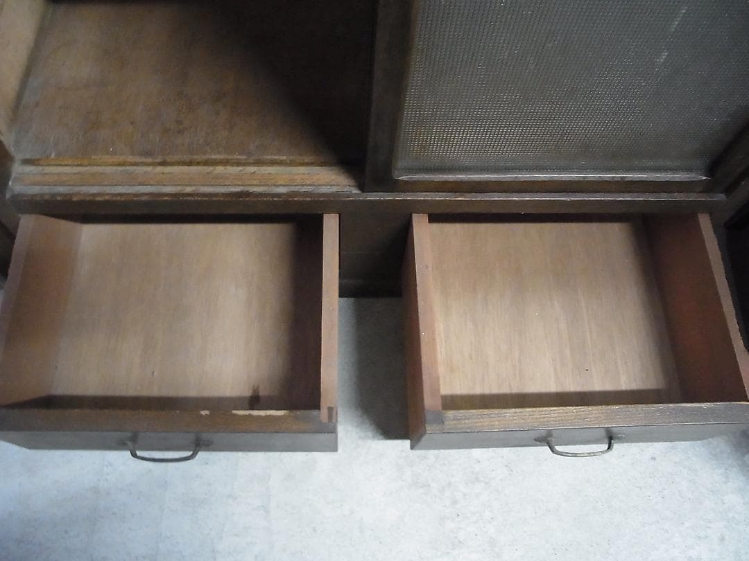 アンティーク　木製キャビネット　茶箪笥　収納　飾り棚　レトロガラス戸