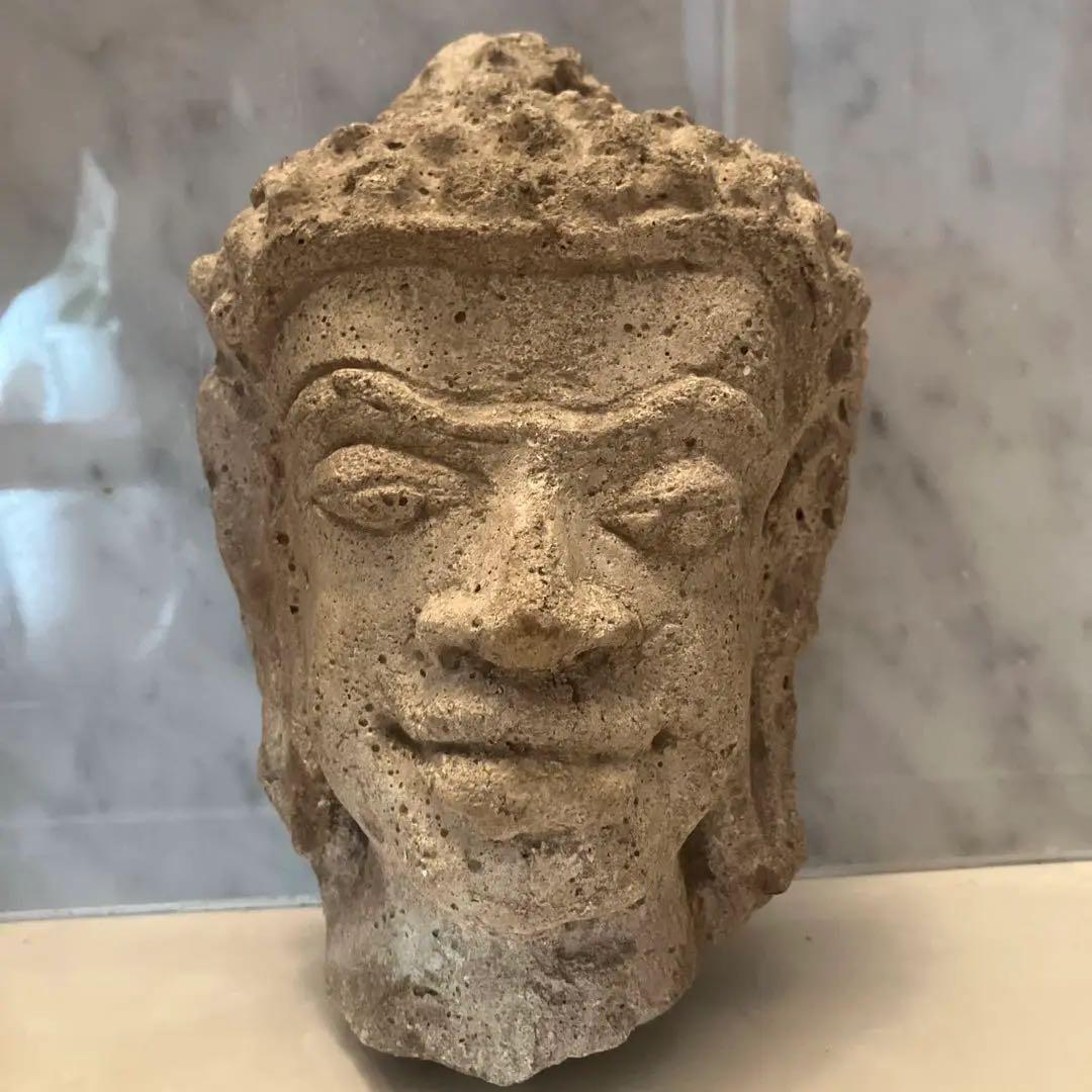 アンティーク カンボジア　クメール美術の美しいお顔立ちの仏頭