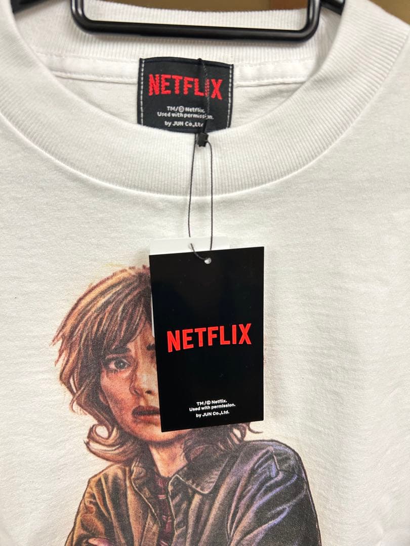 ストレンジャー・シングス ジョイスTシャツ