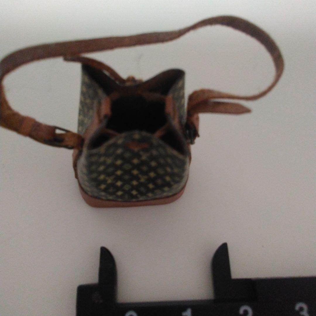 ルイヴィトンの クリスタルガラス ノベルティと ミニチュアのヴィトン バッグ