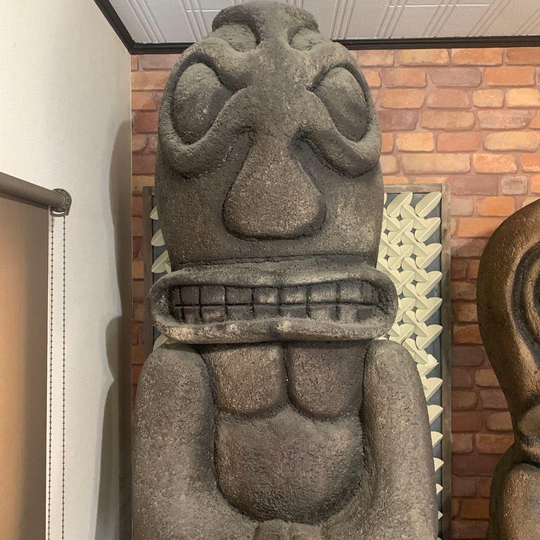 ②トーテムポール風石材彫刻 約200センチ