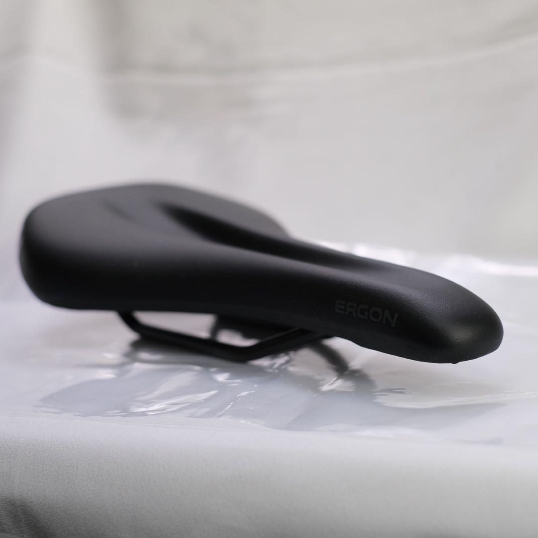 お尻の痛みにサヨウナラ！美品 ERGON(エルゴン)SM10 Enduroサドル