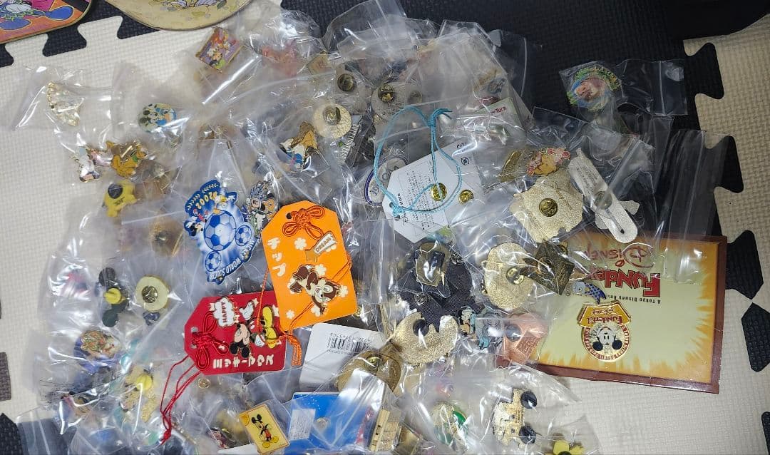ディズニー　Disney ピンバッジ 200個以上 まとめ売り