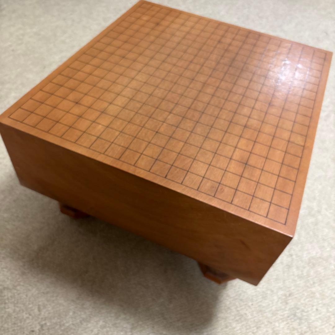 美品　本榧製囲碁盤、脚付き　ヘソ付き、碁石那智黒、蛤