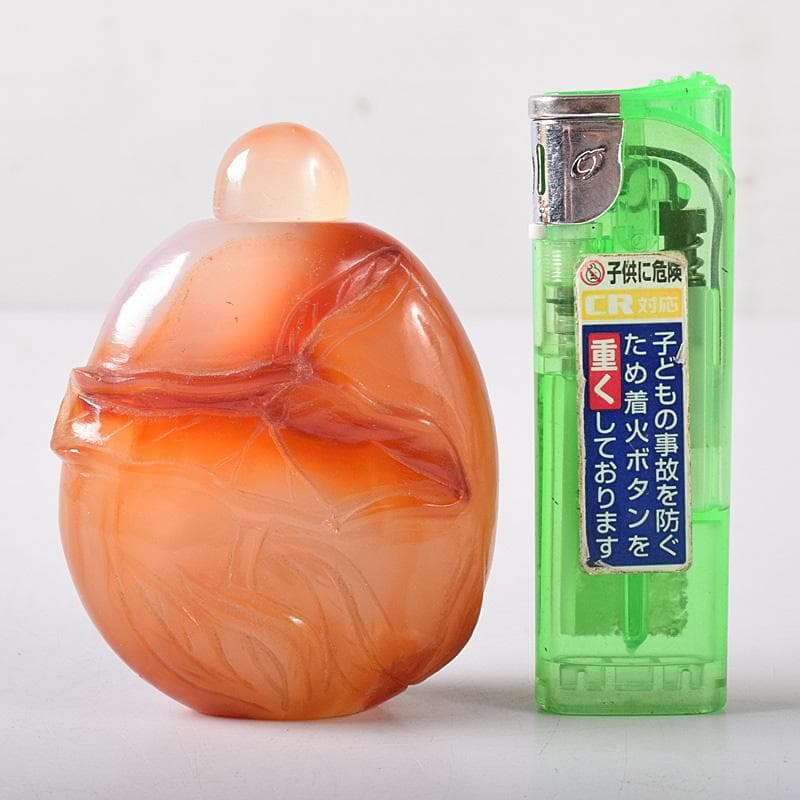 中国　玉石瑪瑙石彫刻　蓮葉金魚刻　鼻煙壷　小壷　時代箱付　M　R8754