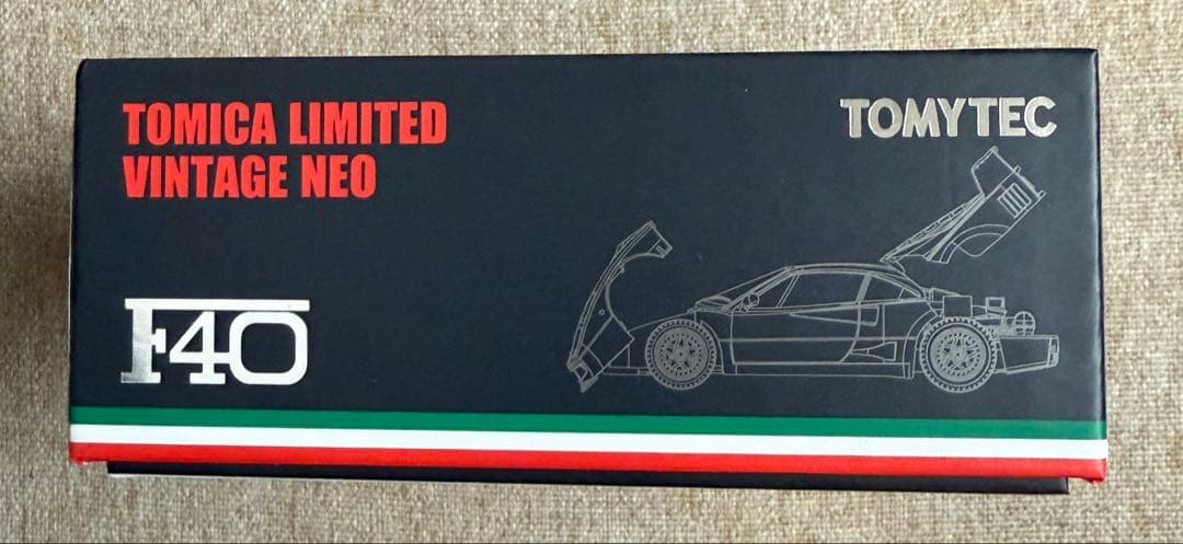 トミカリミテッドビンテージネオ F40 ブラック　1/64