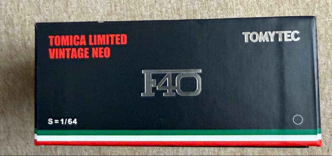 トミカリミテッドビンテージネオ F40 ブラック　1/64