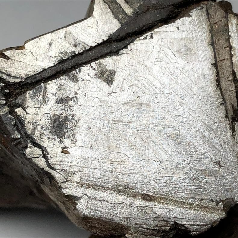 ミ*ド様 隕石 鉄隕石　アルタイ隕石　原皮付き　ナチュラル　原石　重さ約207ｇ