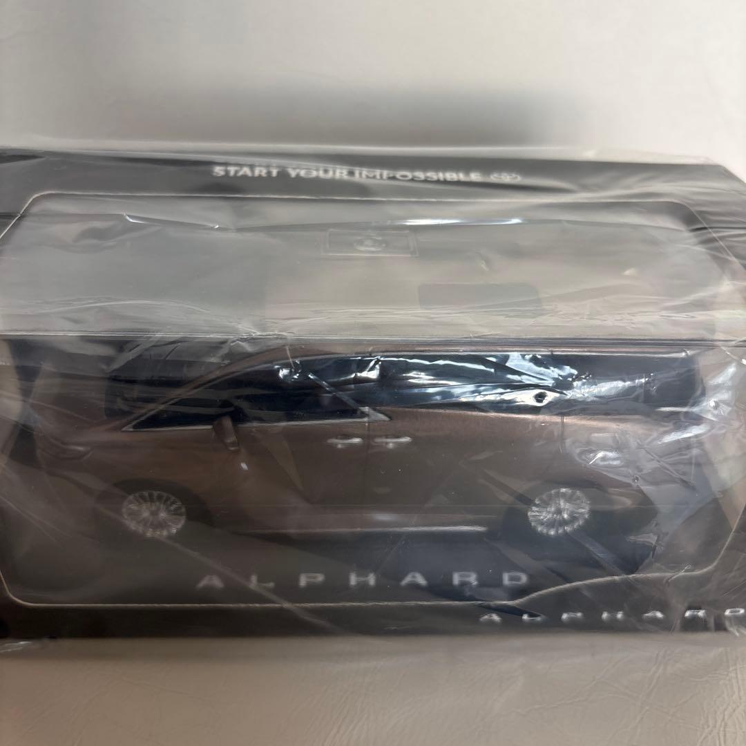 新型アルファード （40系） 「プレシャスレオブロンド 〈4Y7〉 模型