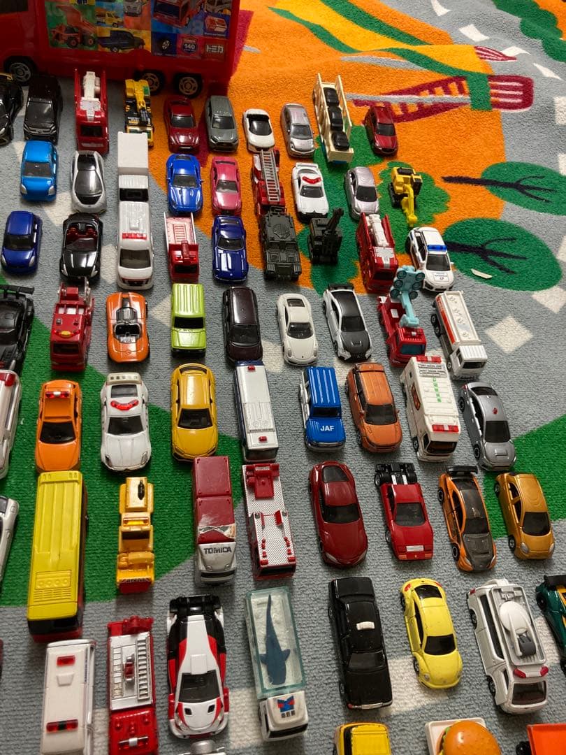 トミカ　　ミニカーセット 約140台