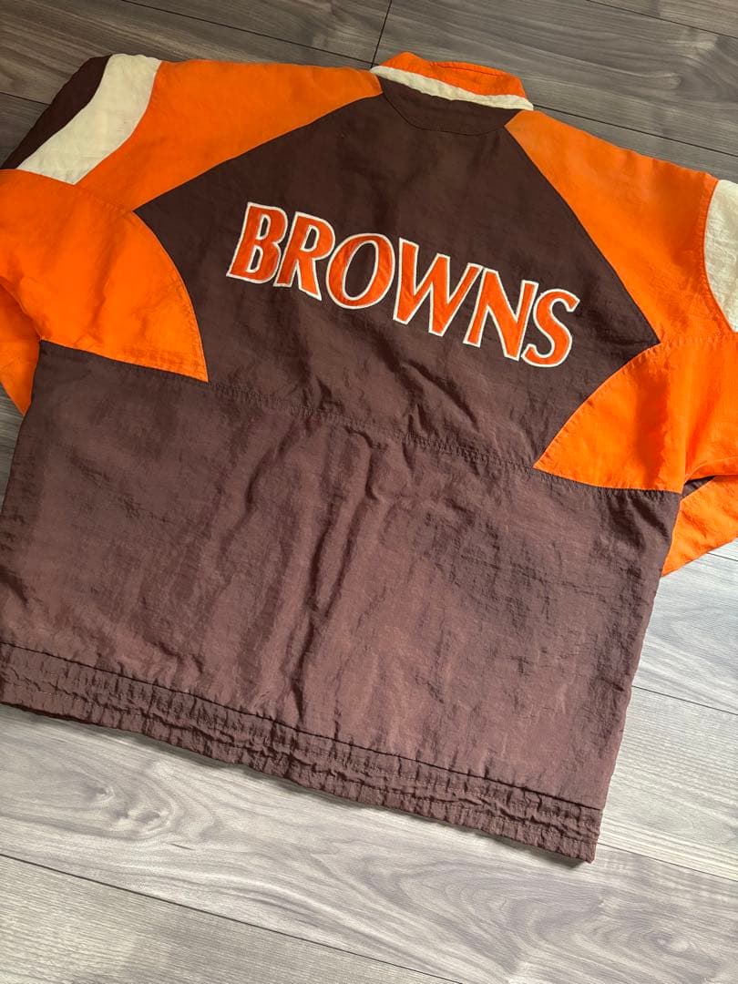 BROWNS ナイロンジャケット　アメフトNFL 中綿ジャケット