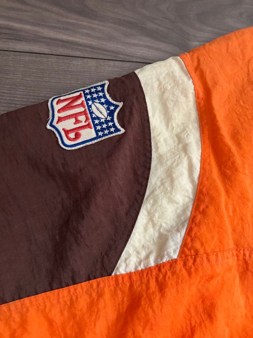 BROWNS ナイロンジャケット　アメフトNFL 中綿ジャケット